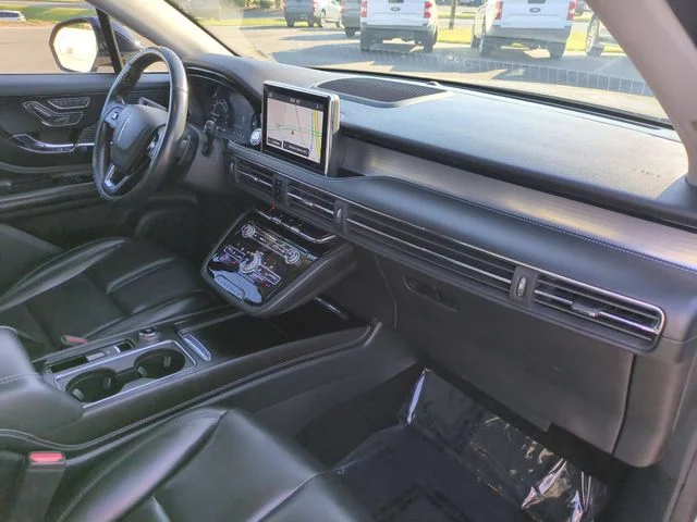 Used 2020 White Lincoln Standard image 34