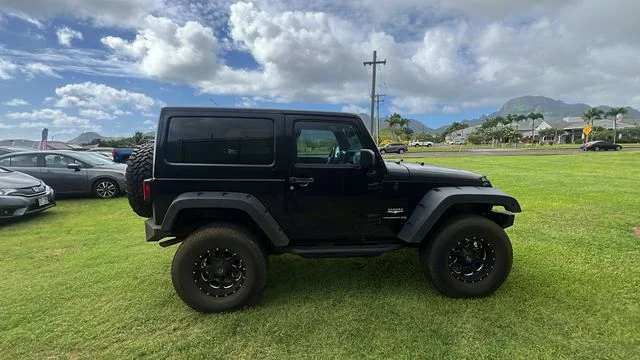 Used 2012 Black Jeep Sahara image 6