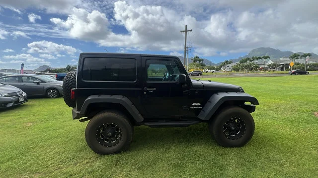 Used 2012 Black Jeep Sahara image 6