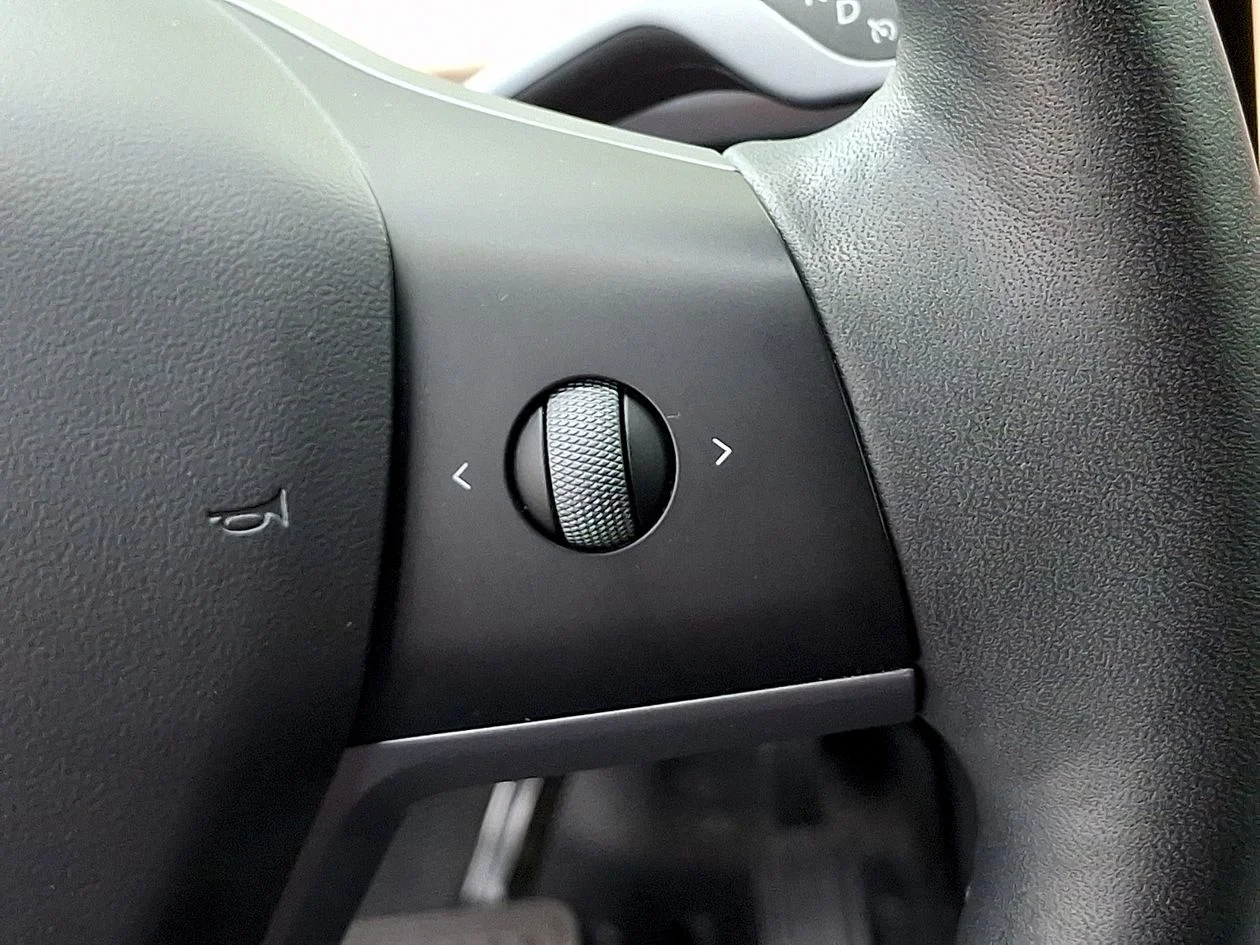 Used 2022  Tesla Long Range image 22