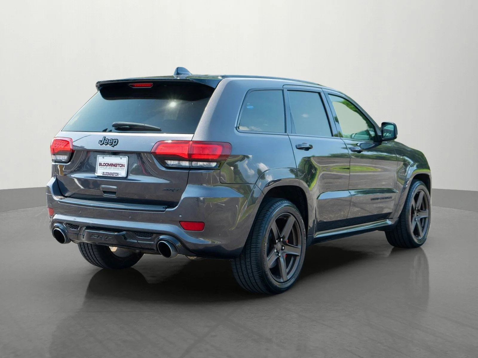 Used 2016 Granite Crystal Metallic Clearcoat Jeep SRT image 7
