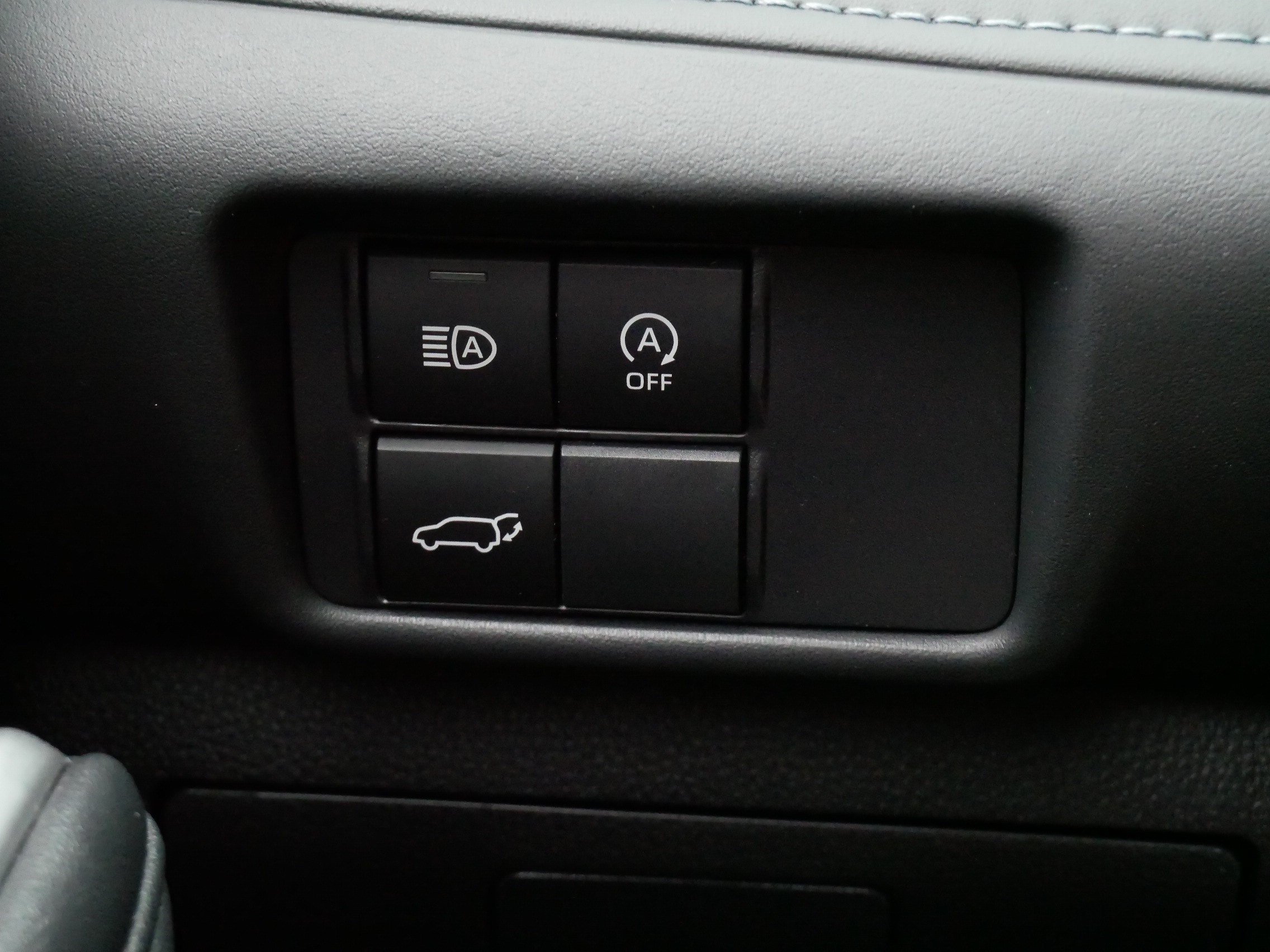 2024 Toyota Highlander LE - Photo 28