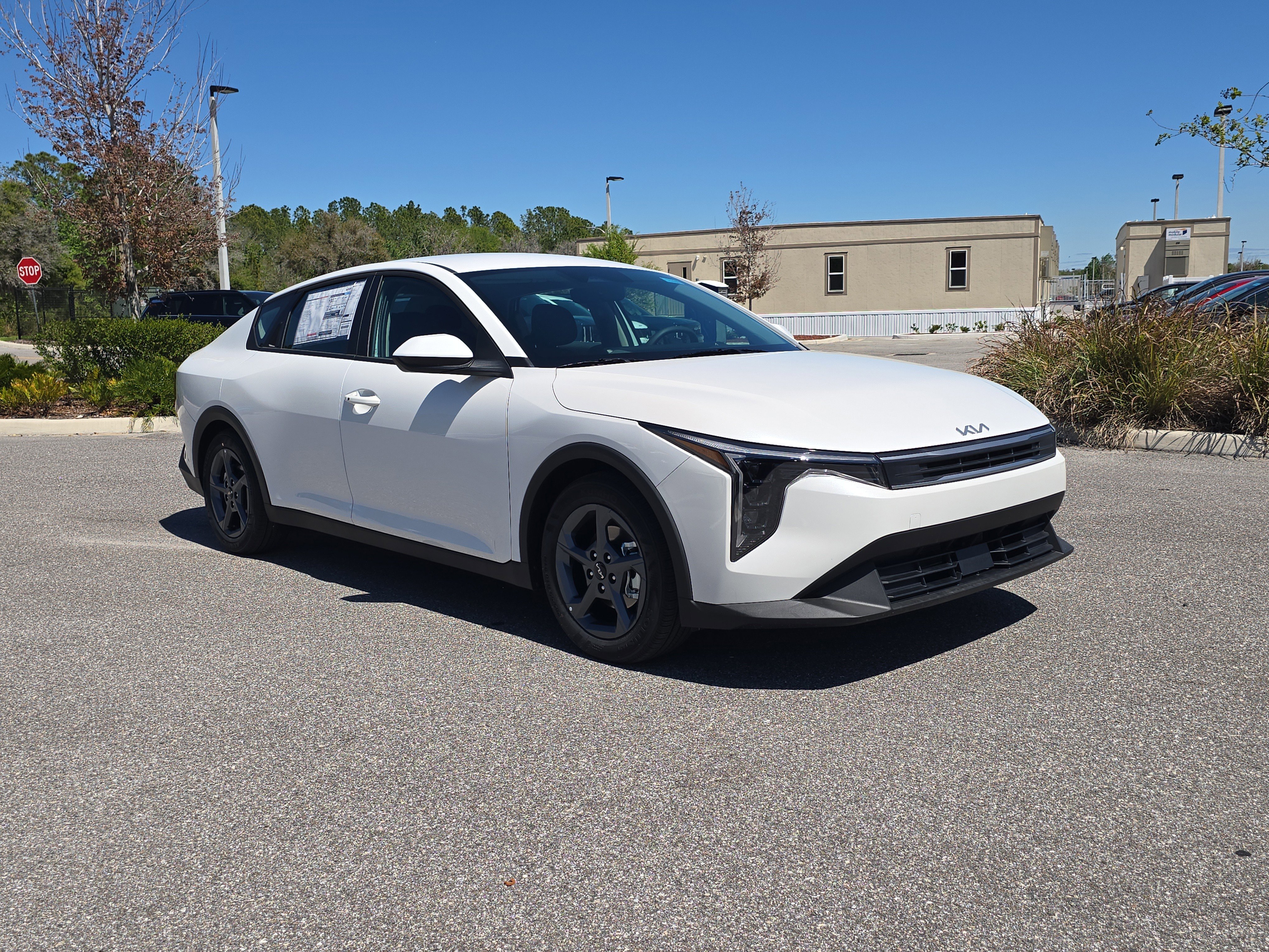 New 2026 Snow White Pearl Kia LXS image 2