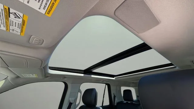 Used 2025  Ford Platinum image 19