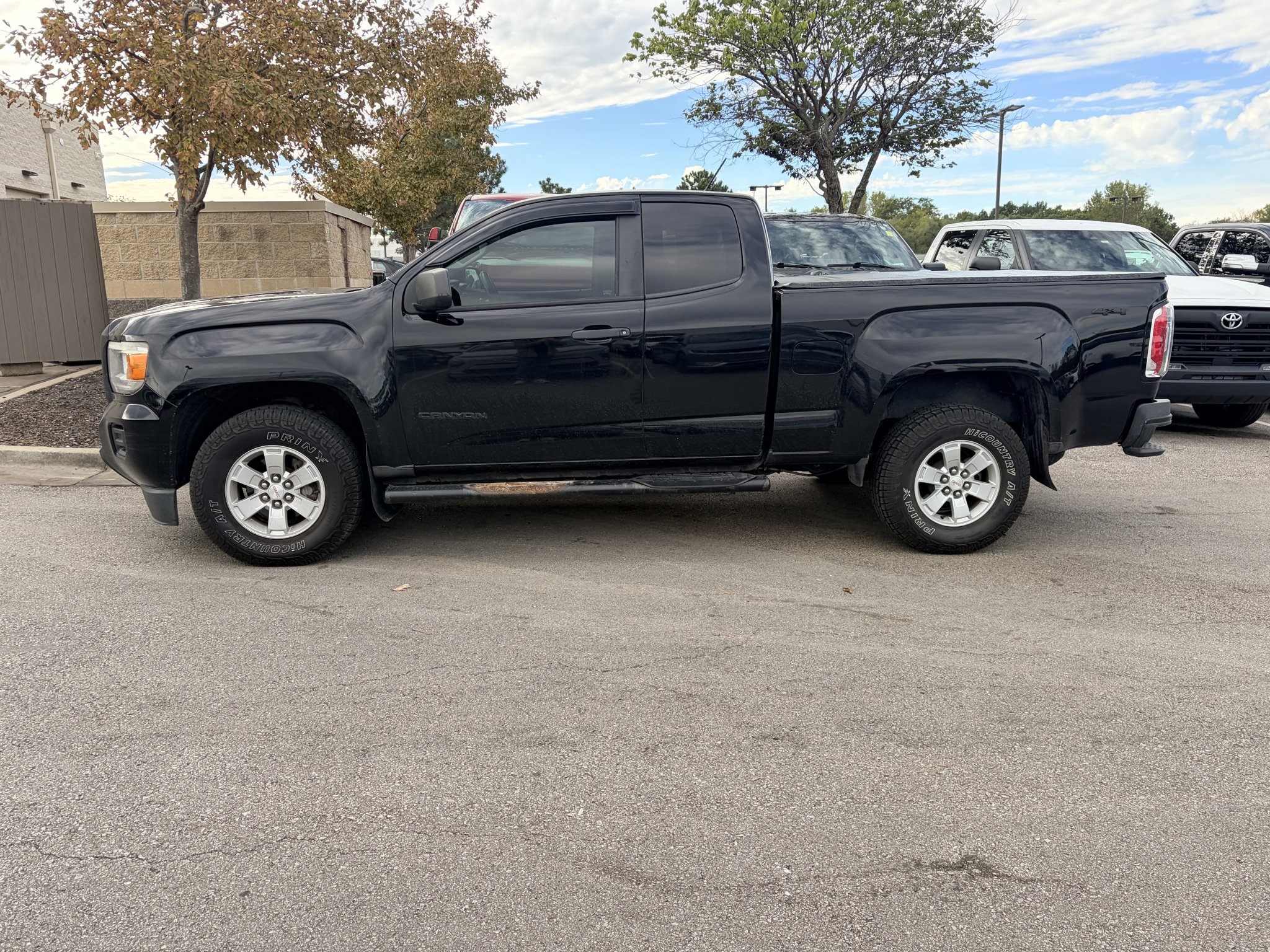 Used 2016 Onyx Black GMC 4WD image 4