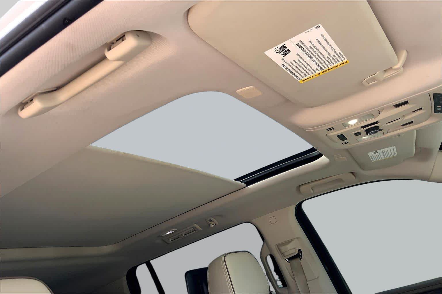 Used 2021 White Frost Tricoat GMC Denali image 14