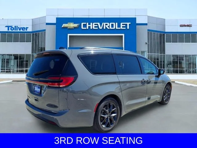 Used 2025 White Chrysler Limited image 5
