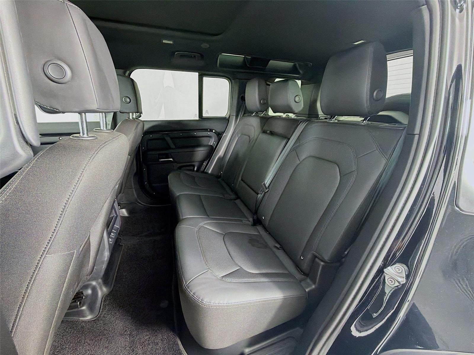 Used 2025 Santorini Black Metallic Land Rover S image 18