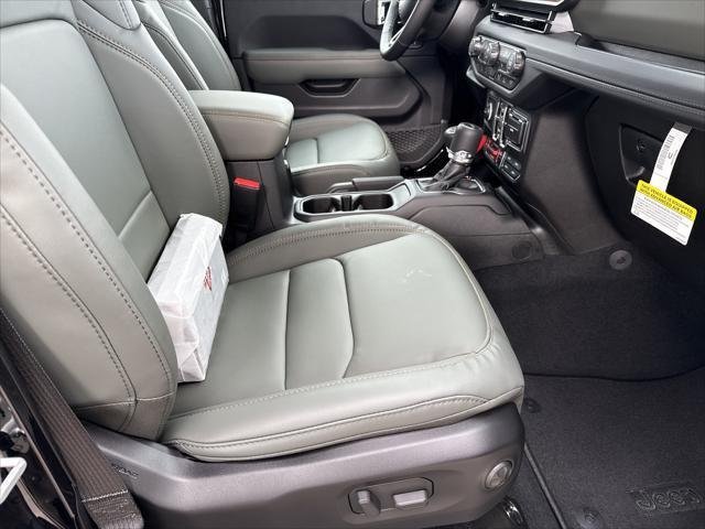 New 2026 Black Clear-Coat Exterior Paint Jeep Mojave image 16