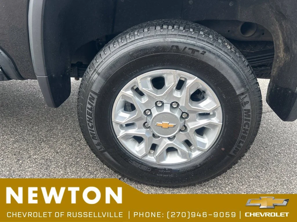Used 2025 Black Chevrolet LT image 40