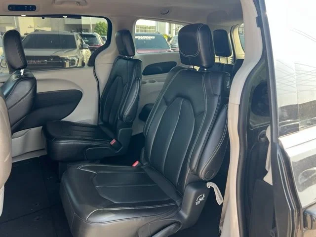 Used 2023 Black Chrysler Touring L image 7