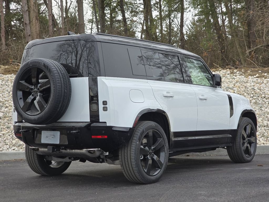 New 2026 Fuji White Land Rover X-Dynamic se image 24