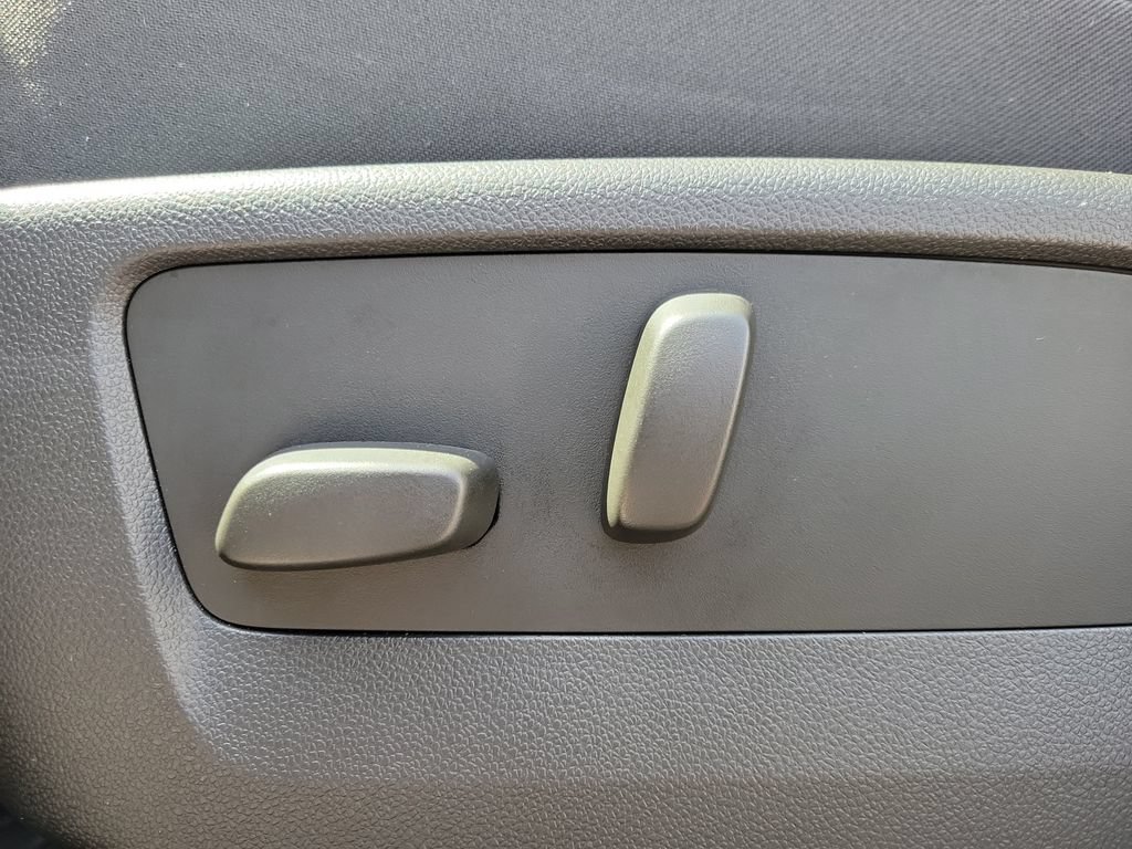 Used 2023 Summit White Buick Essence image 17
