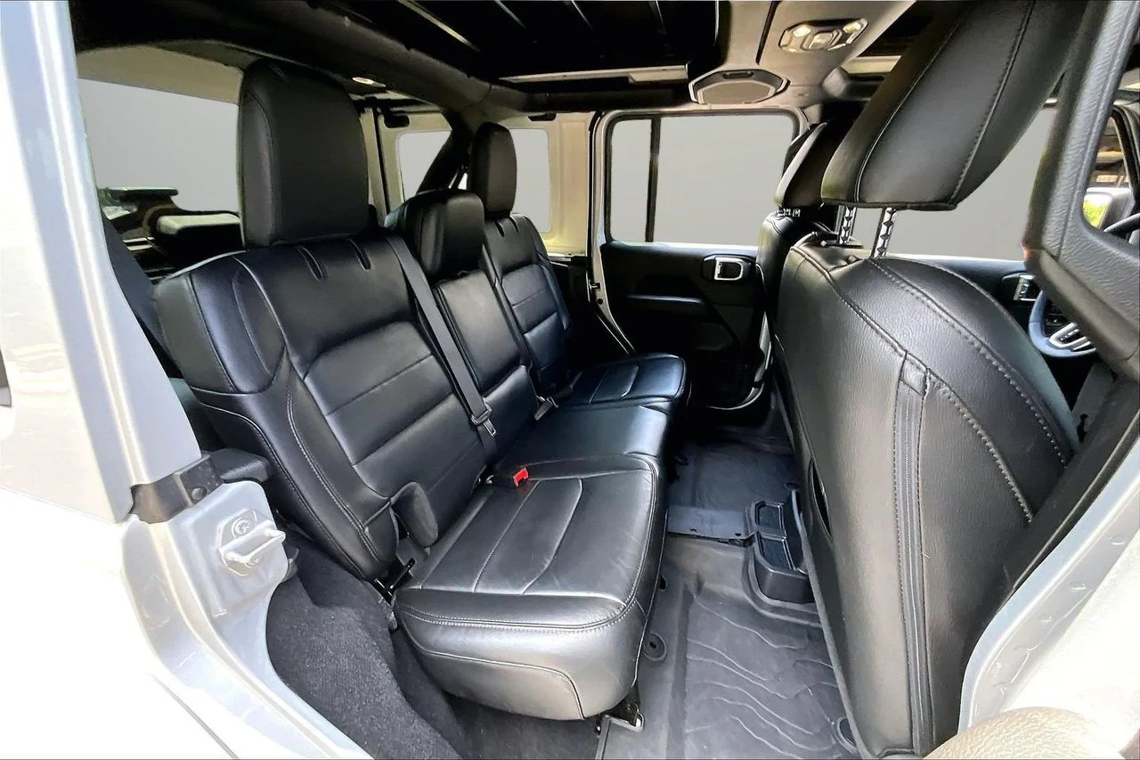 Used 2023 Silver Jeep Sahara image 23