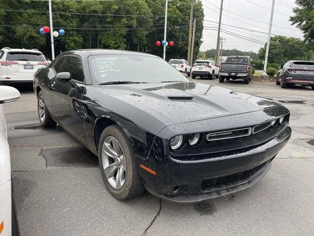 2020 Dodge Challenger SXT Auto's photo