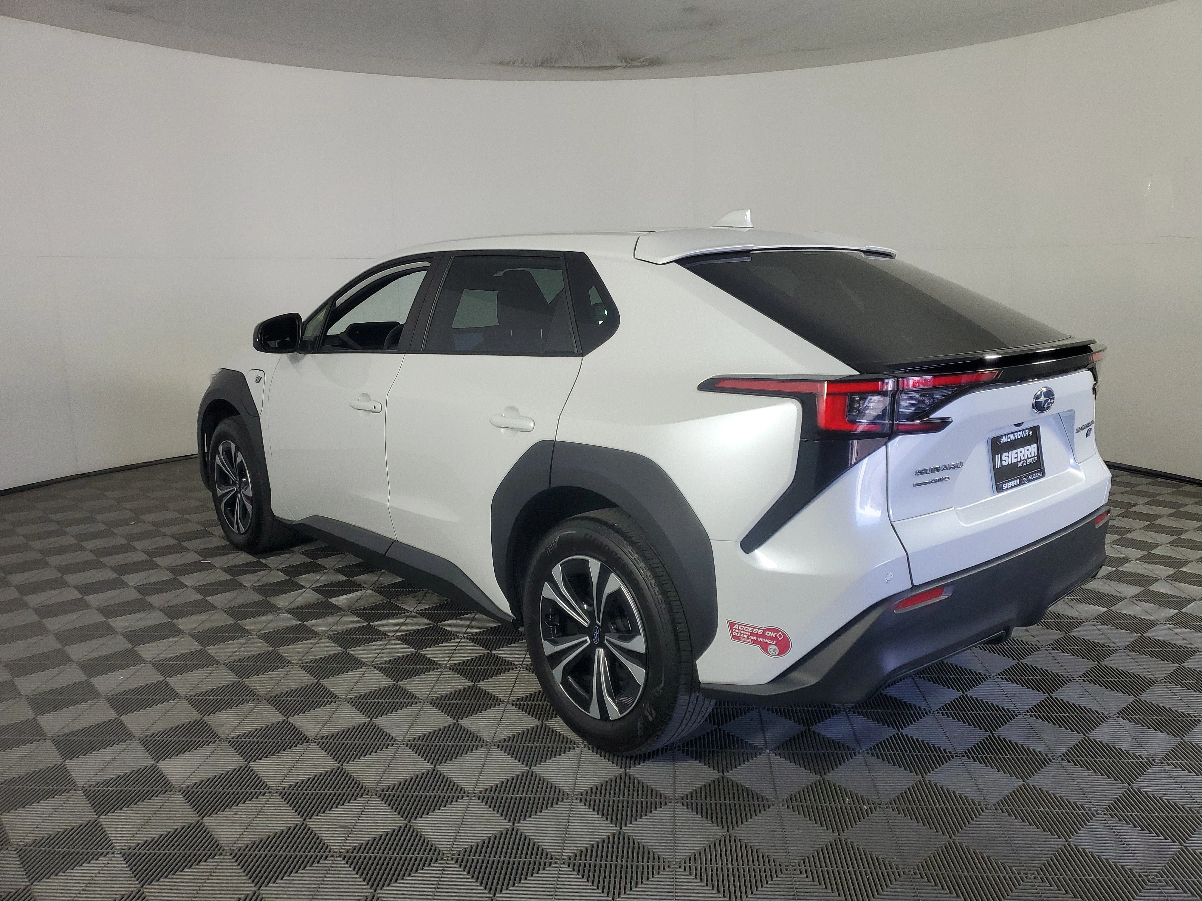 Used 2023 Cosmic White Pearl Subaru Premium image 6