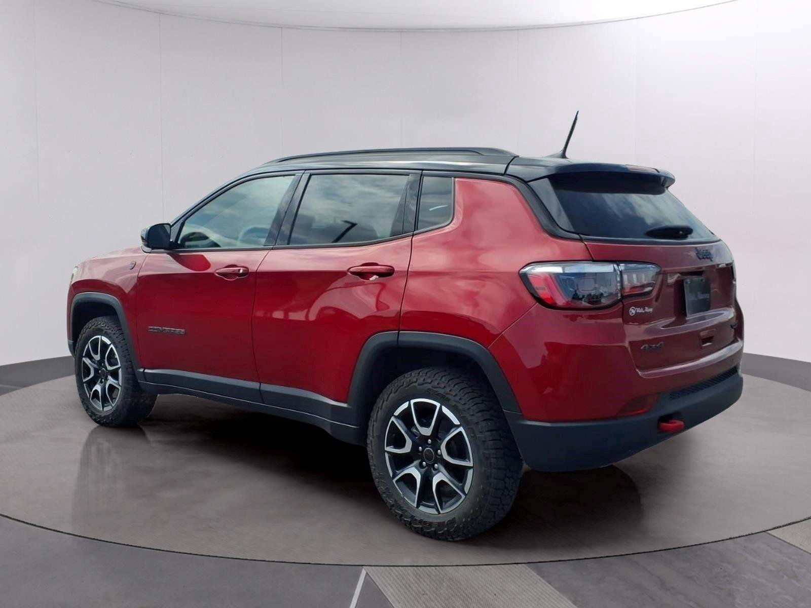 Used 2025 Red Hot Pearlcoat Jeep Trailhawk image 3