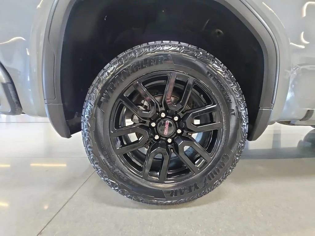 Used 2025 Sterling Metallic GMC Elevation image 28