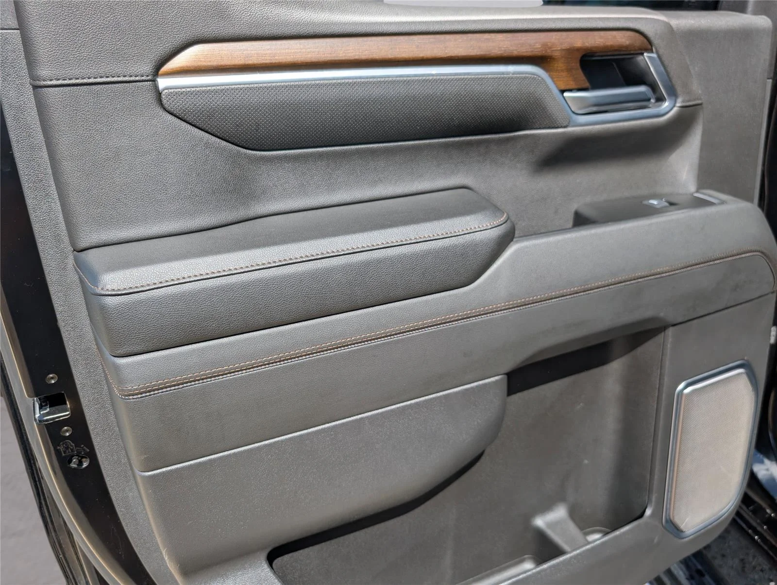 Used 2025 Black Chevrolet High Country image 35