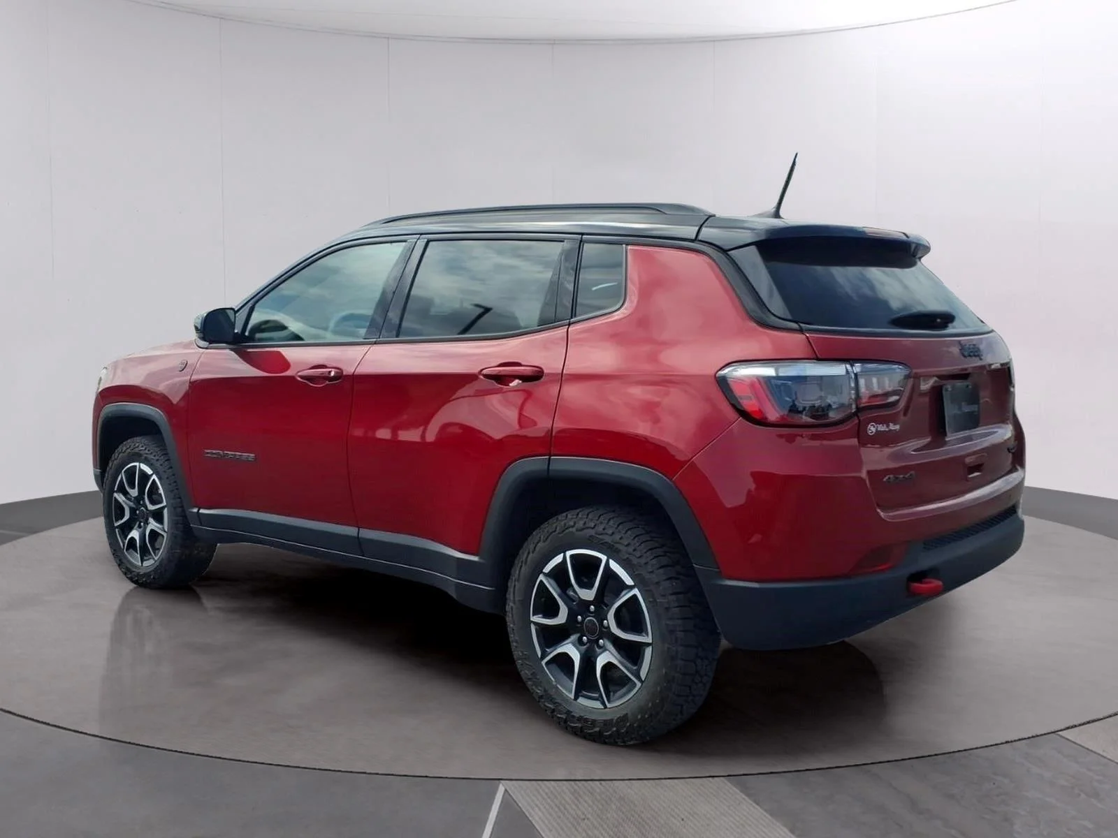 Used 2025 Red Hot Pearlcoat Jeep Trailhawk image 3