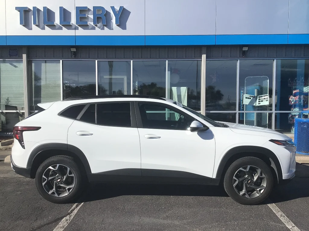 2025 Chevrolet Trax LT's photo