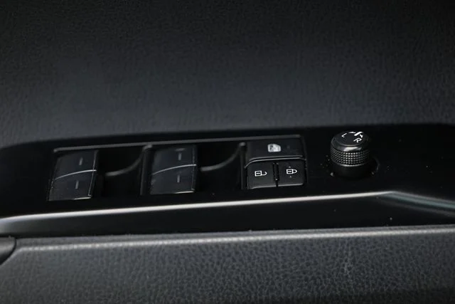 Used 2025 Ice Cap Toyota SE image 17