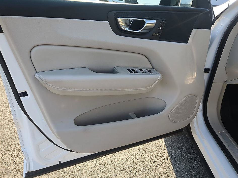 Used 2023 Denim Blue Metallic Volvo Plus Dark Theme image 12