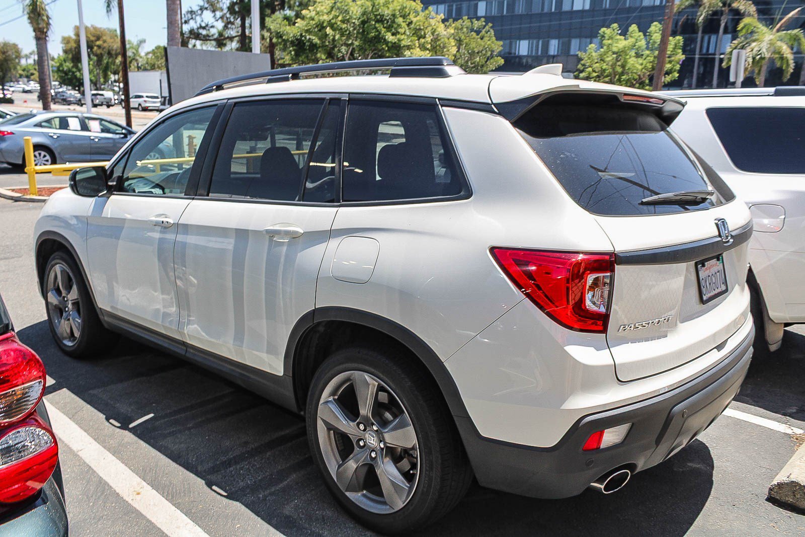 Used 2019 White Diamond Pearl Honda Touring image 7