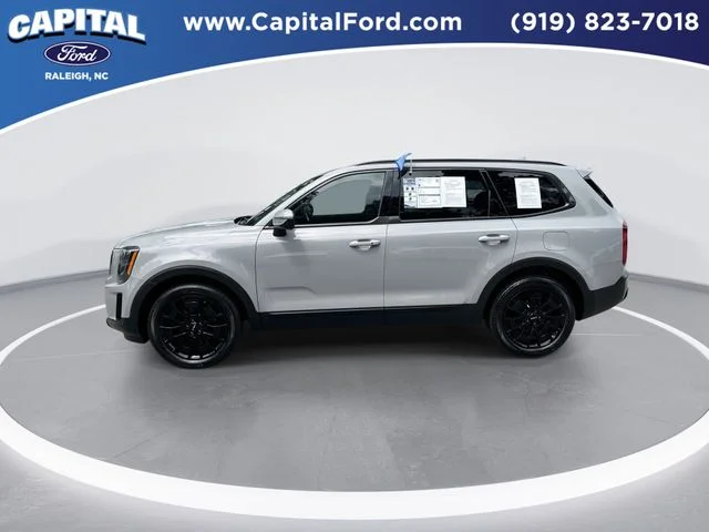 Used 2022 Gray Kia EX image 5
