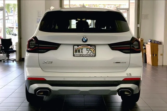Used 2024 Mineral White Metallic BMW xDrive30i image 4