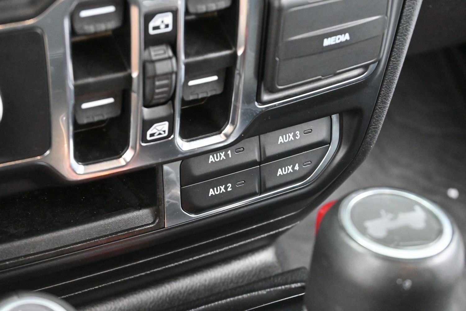 Used 2023 White Jeep Sahara Altitude image 24