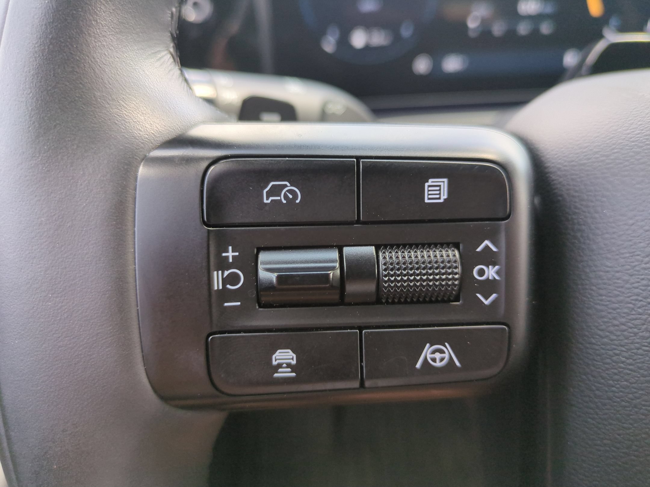 Used 2025 Phantom Black Hyundai Calligraphy image 18