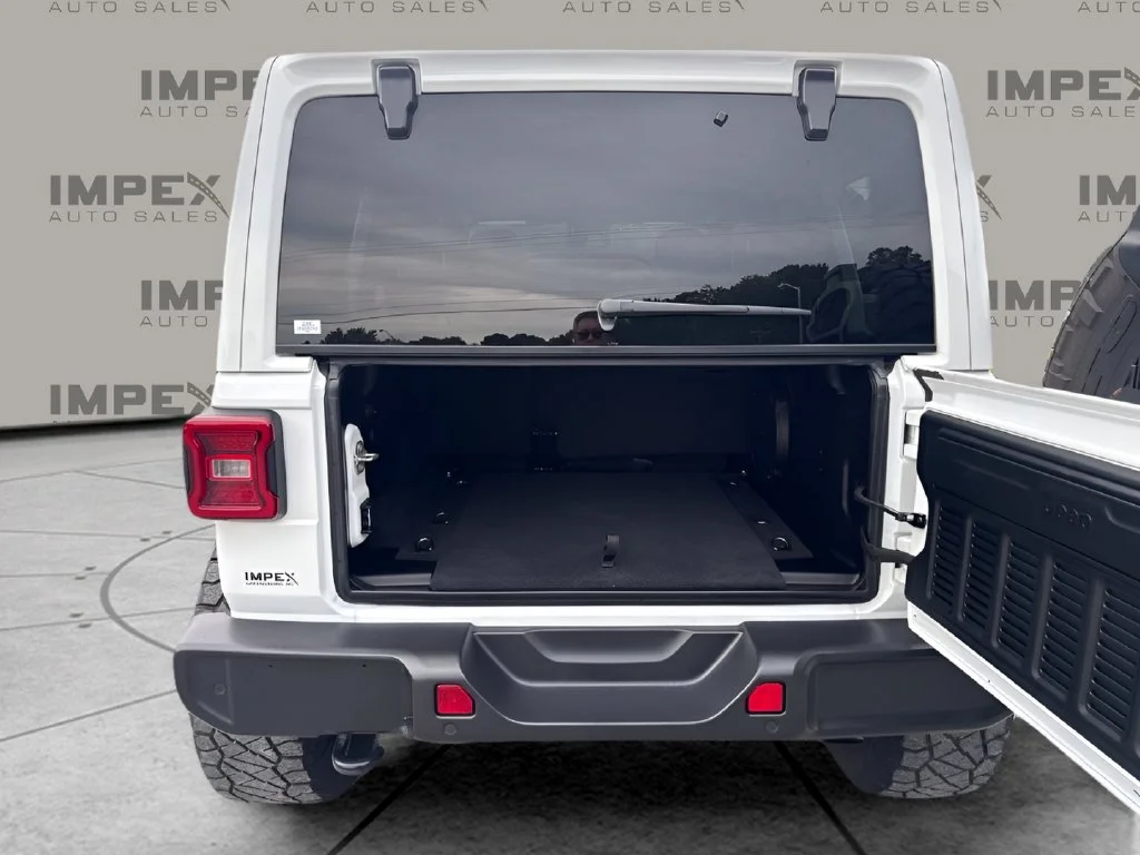 Used 2024 White Jeep Sahara image 28