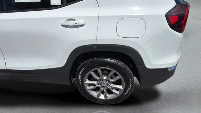 Used 2024 White GMC SLT image 43