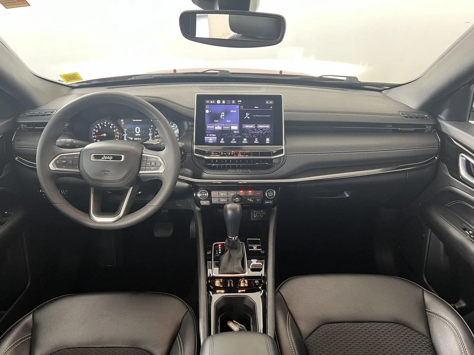 Used 2023  Jeep Altitude image 19