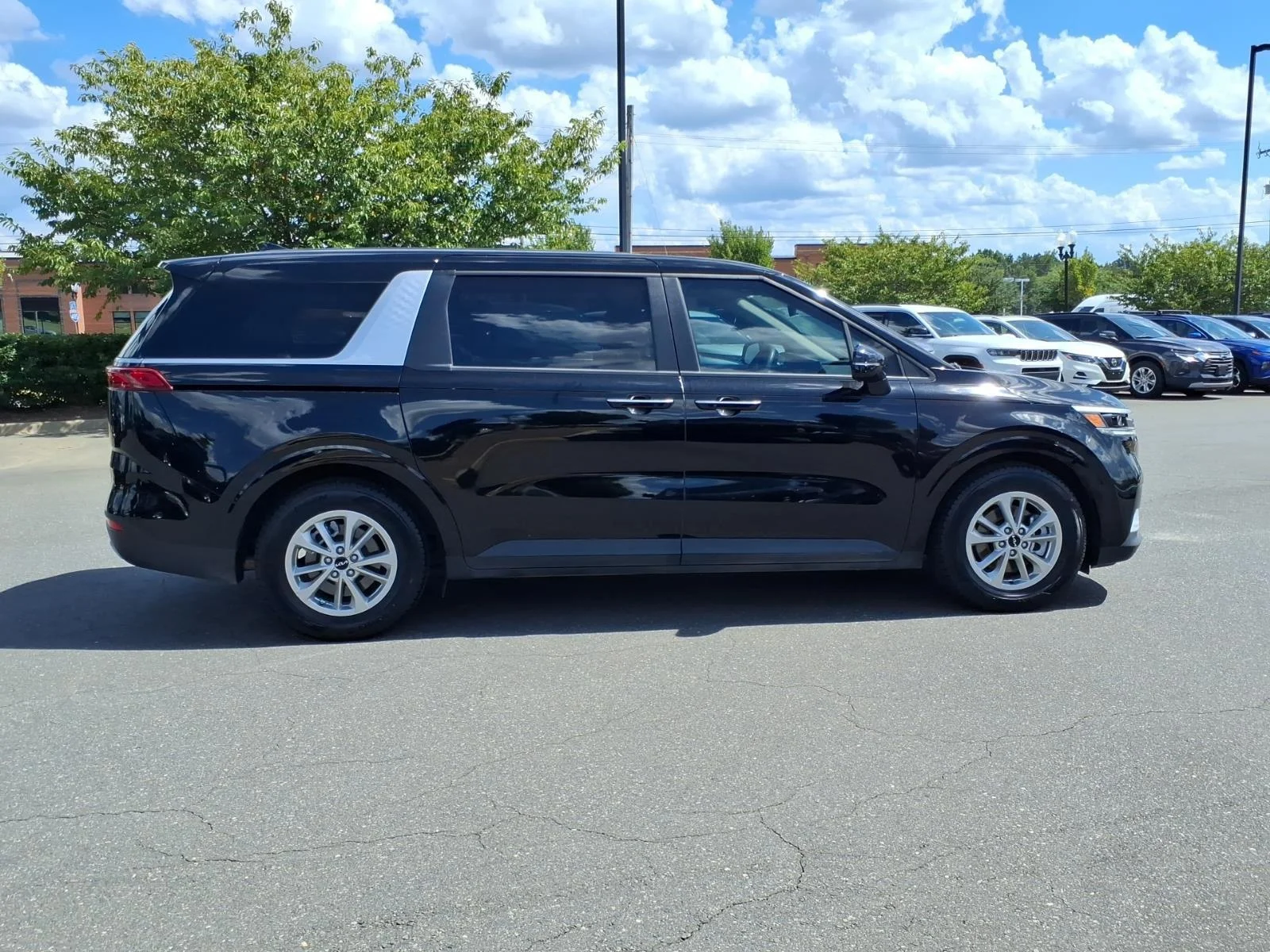Used 2023 Aurora Black Pearl Kia LX image 11