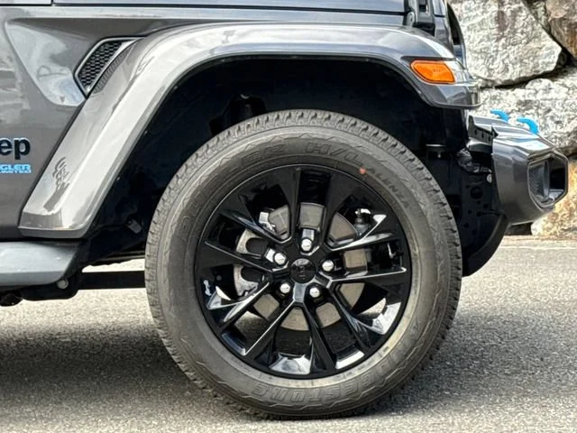 Used 2021 Granite Crystal Metallic Clearcoat Jeep Unlimited Sahara High Altitude 4xe image 7