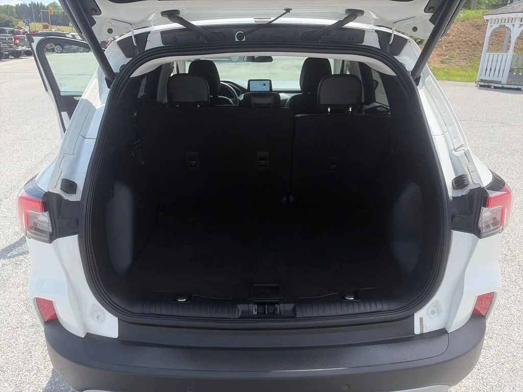 Used 2022 White Ford SEL image 22