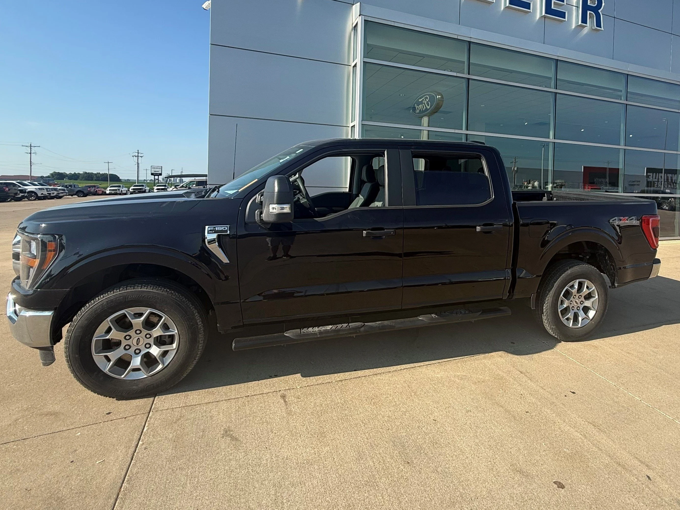 Used 2023 Agate Black Metallic Ford XLT image 3