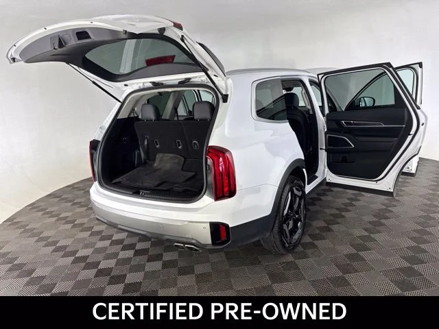 Used 2024 White Kia S image 20