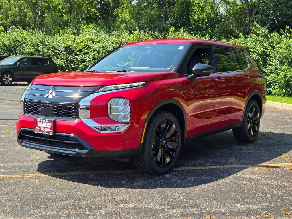 New 2026 Red Mitsubishi LE image 3