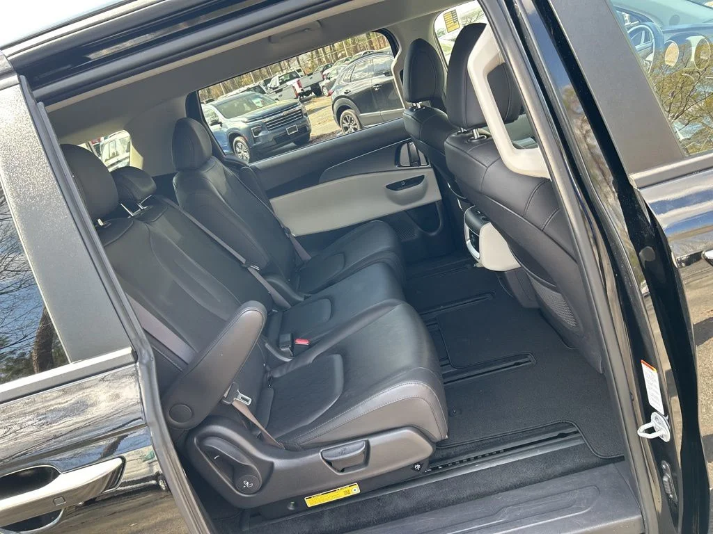 2024 Kia Carnival LX Seat Pkg - Photo 30