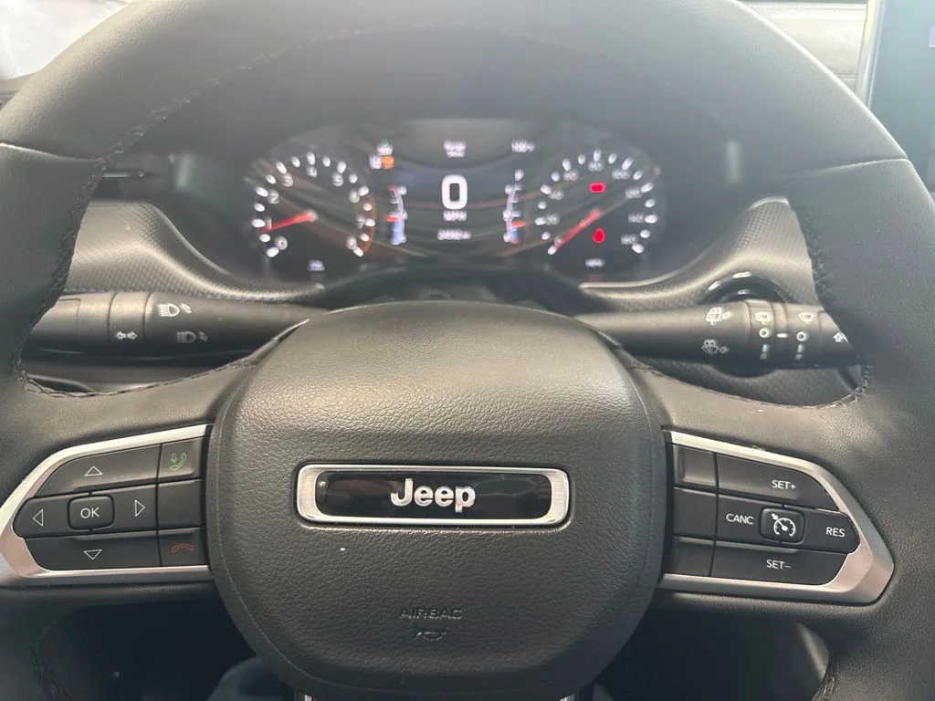 Used 2025 Black Jeep Latitude image 20