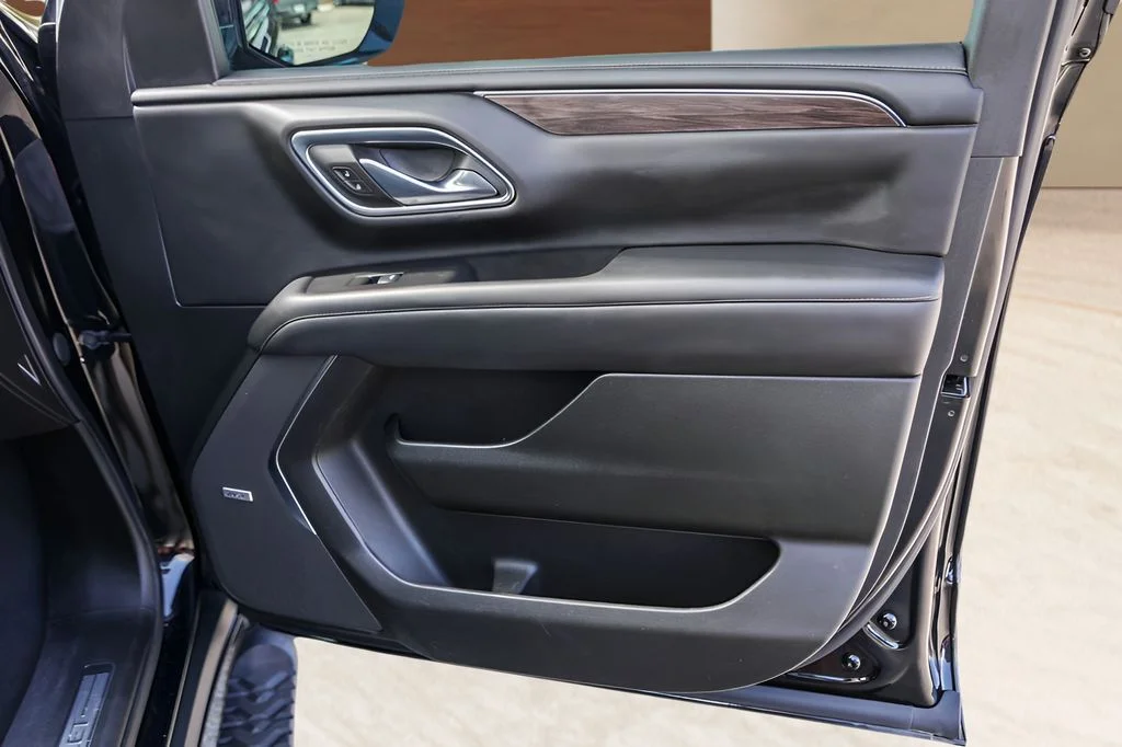 Used 2023 Black Chevrolet Z71 image 30