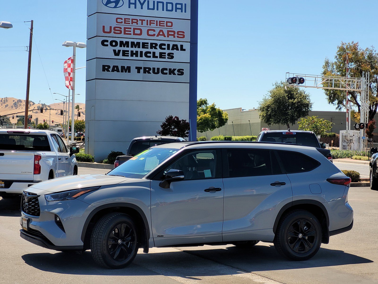 Used 2024  Toyota Hybrid XLE image 7