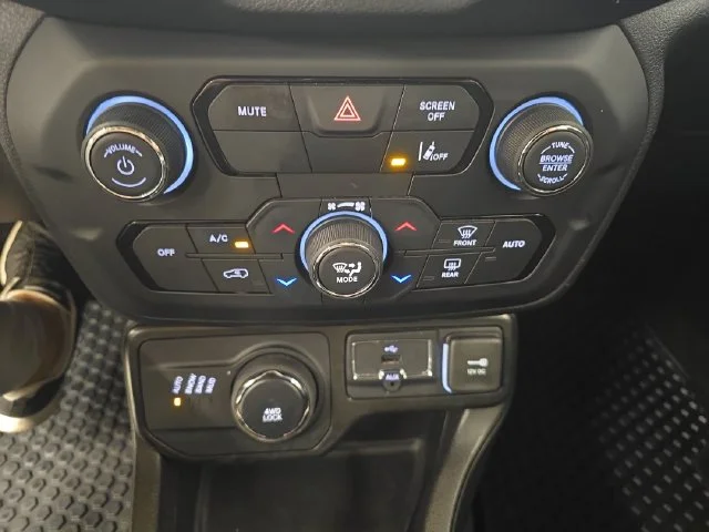 Used 2023 Alpine White Clearcoat Jeep Altitude image 23