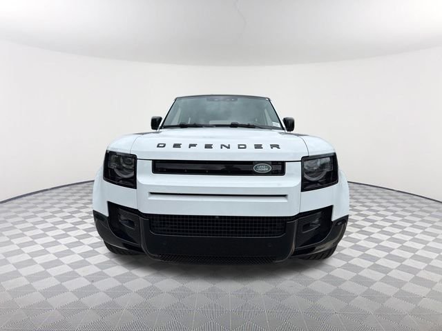 Used 2025  Land Rover X-Dynamic SE image 2