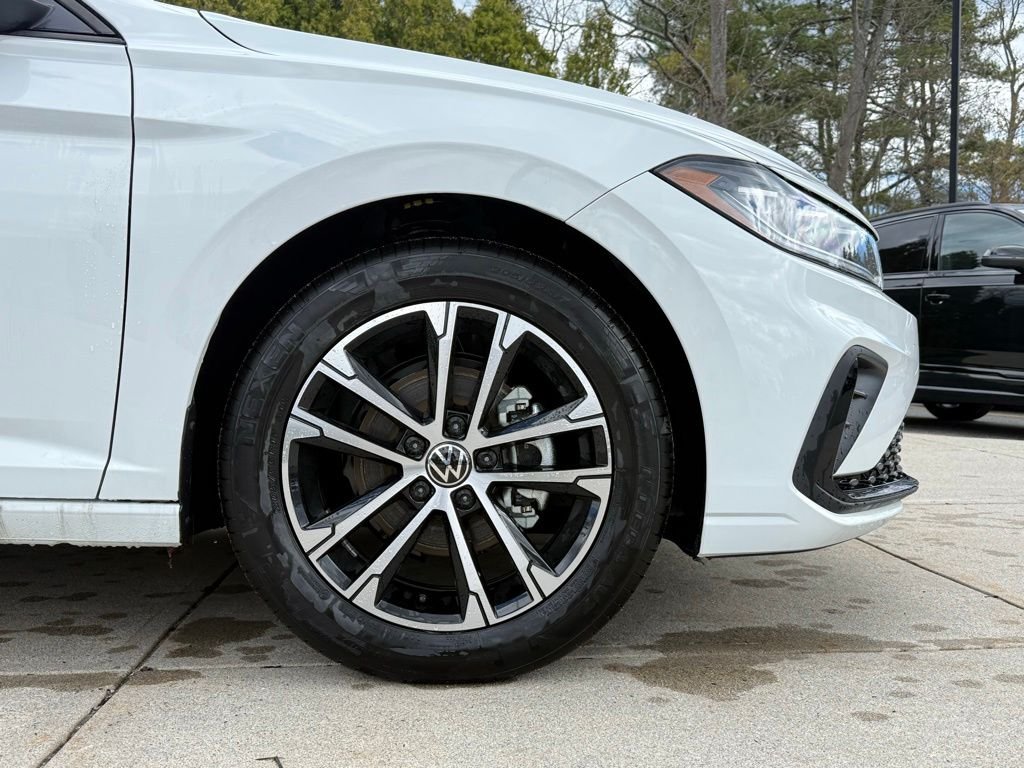 New 2026 White Volkswagen 1.5T Sport image 8