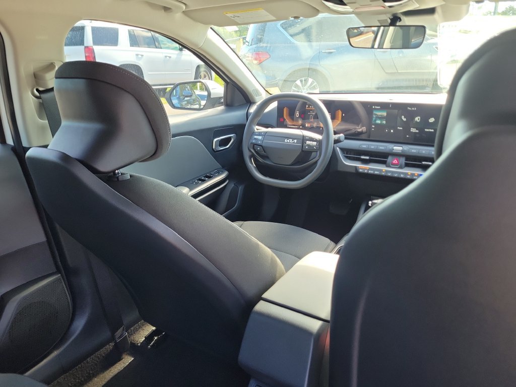 New 2026 Snow White Pearl Kia LXS image 13