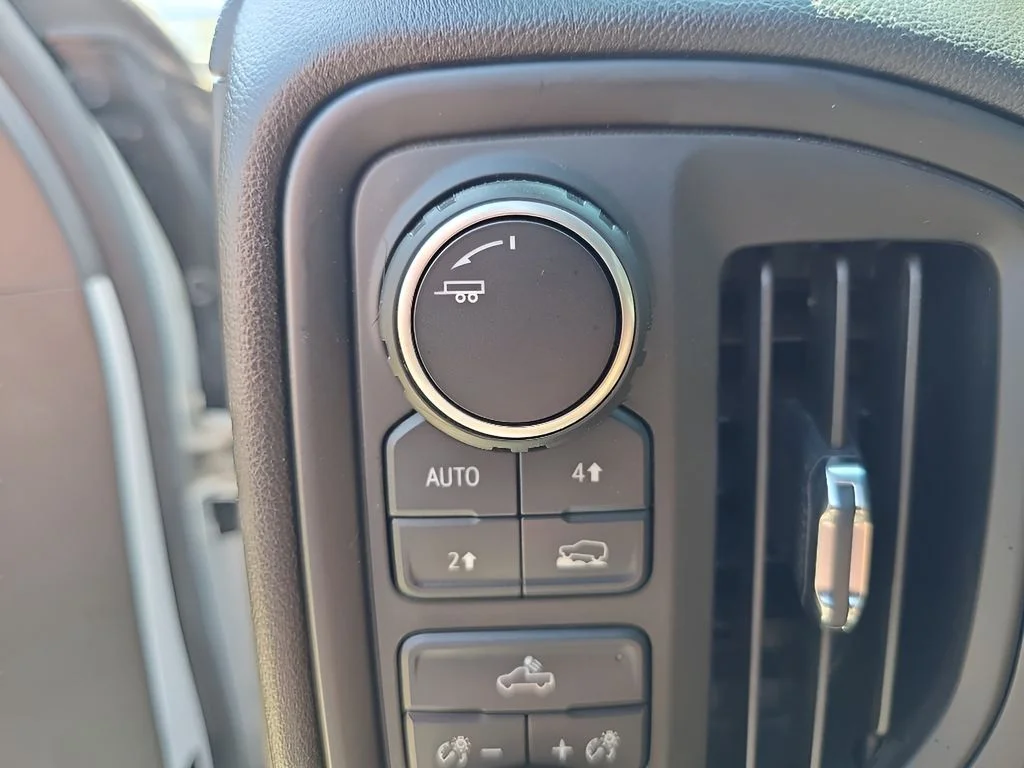 Used 2022 White Chevrolet Custom image 36